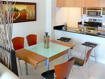 Opera Suites And Marina Дорел Экстерьер фото